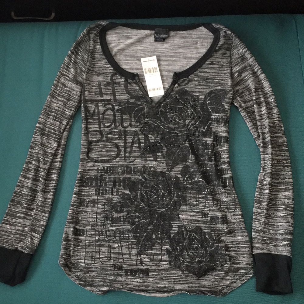 Buckle Gem V-Neck
